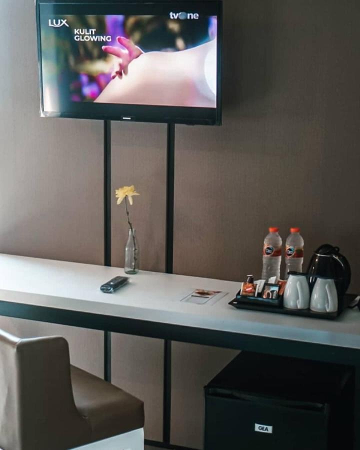 Bess Mansion Hotel Surabaya Wonotjolo エクステリア 写真