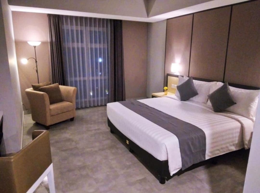 Bess Mansion Hotel Surabaya Wonotjolo エクステリア 写真