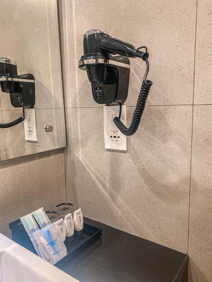 Bess Mansion Hotel Surabaya Wonotjolo エクステリア 写真