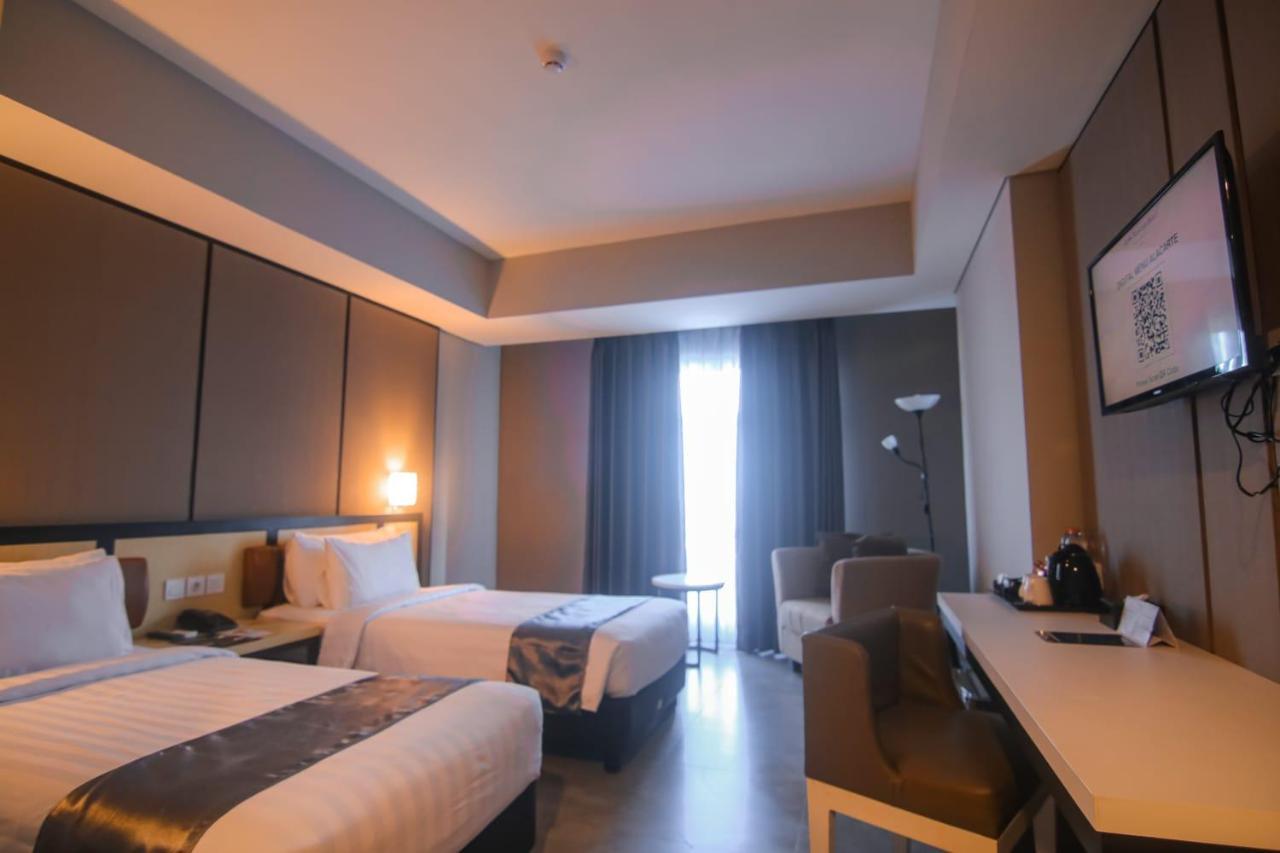 Bess Mansion Hotel Surabaya Wonotjolo エクステリア 写真