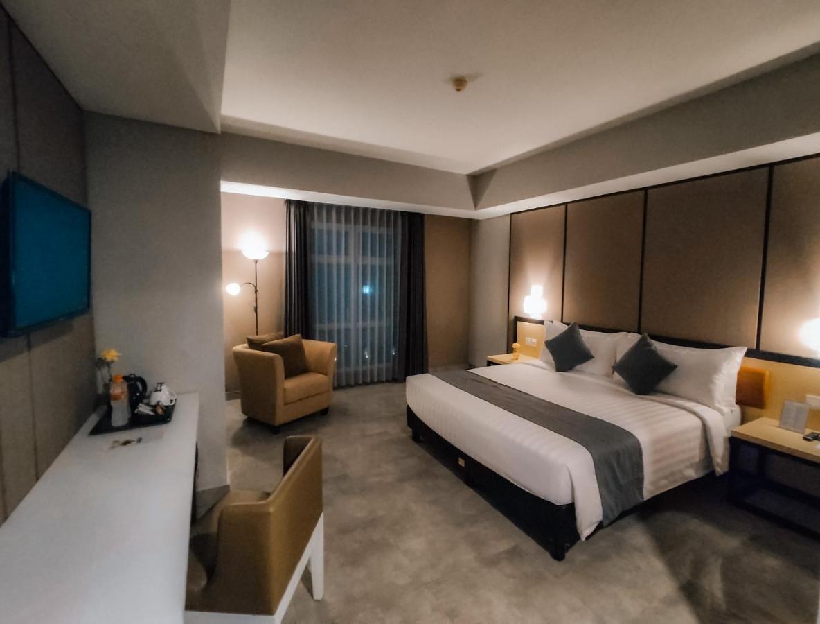 Bess Mansion Hotel Surabaya Wonotjolo エクステリア 写真