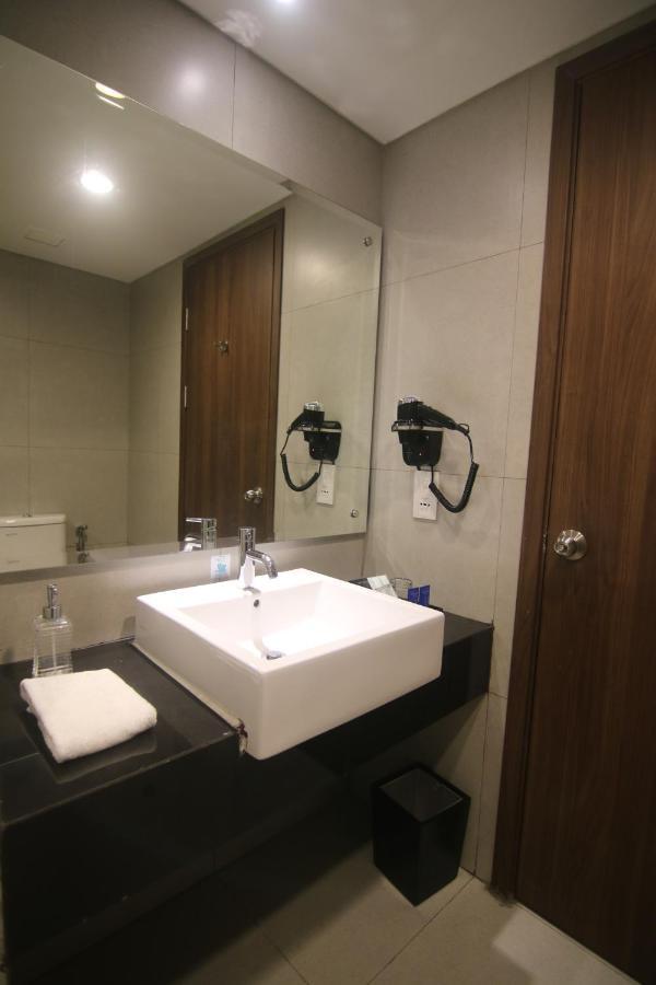 Bess Mansion Hotel Surabaya Wonotjolo エクステリア 写真