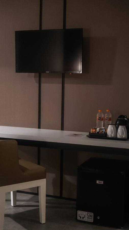Bess Mansion Hotel Surabaya Wonotjolo エクステリア 写真